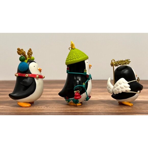SET OF 3 2007 HALLMARK KEEPSAKE ORNAMENT SOUTH POLE PALS PENGUINS IN CHEER GEAR - Picture 6 of 12